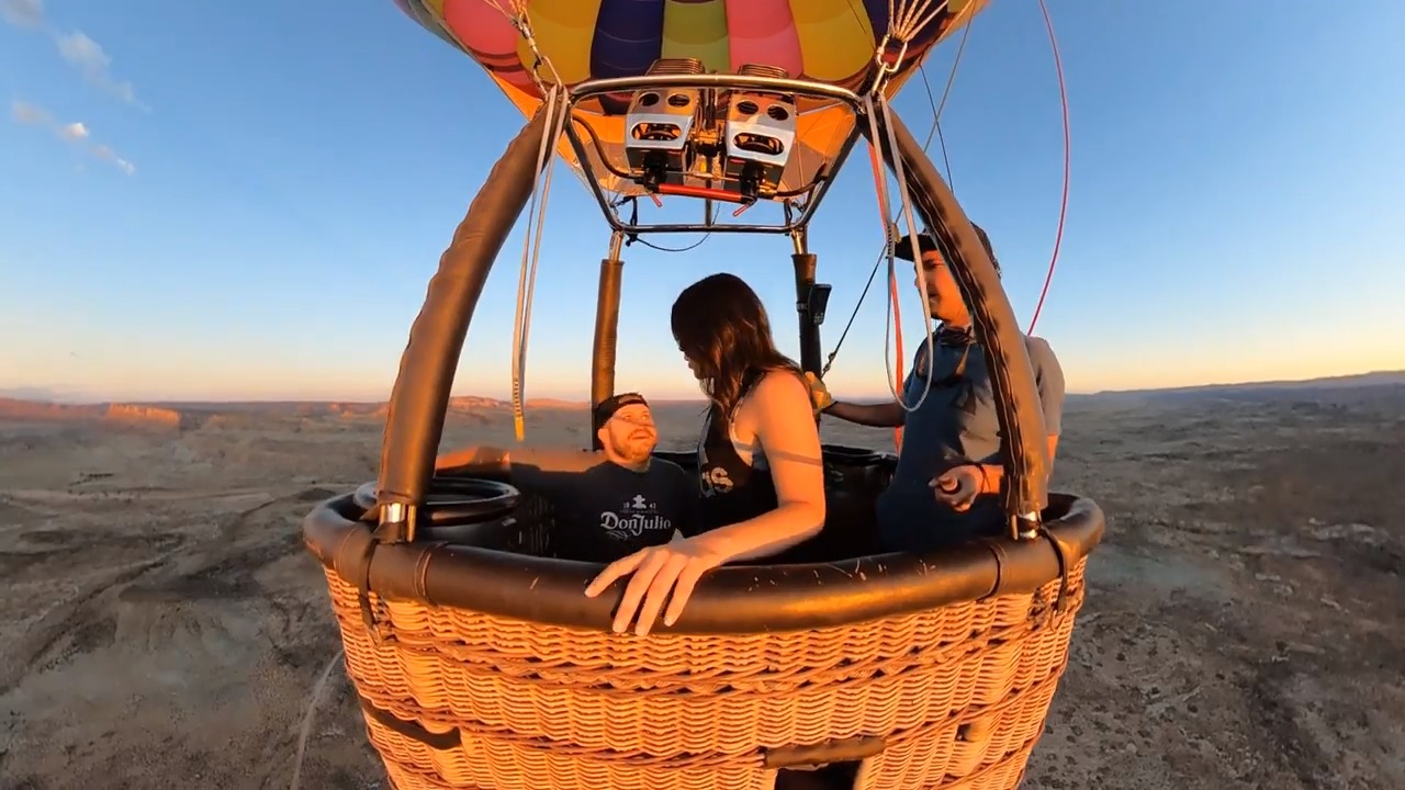 Man Surprises Girlfriend With Proposal Mid Air During Hot Air Balloon Ride Jukin Licensing