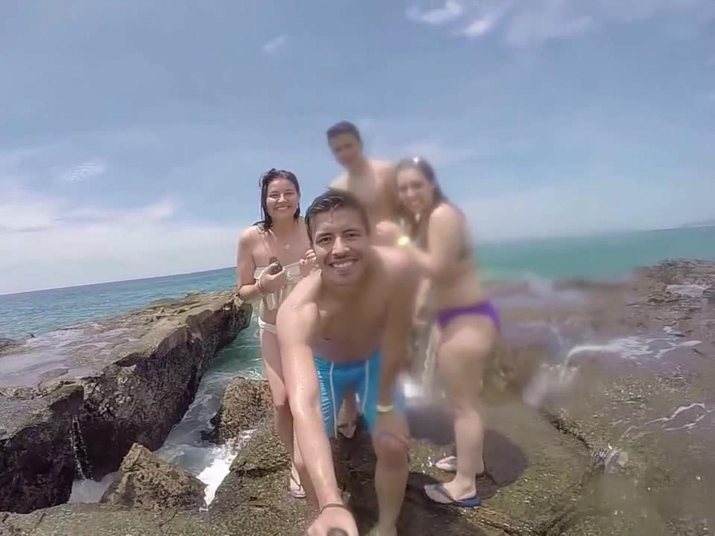 Group Selfie Wave Fail | Jukin Licensing