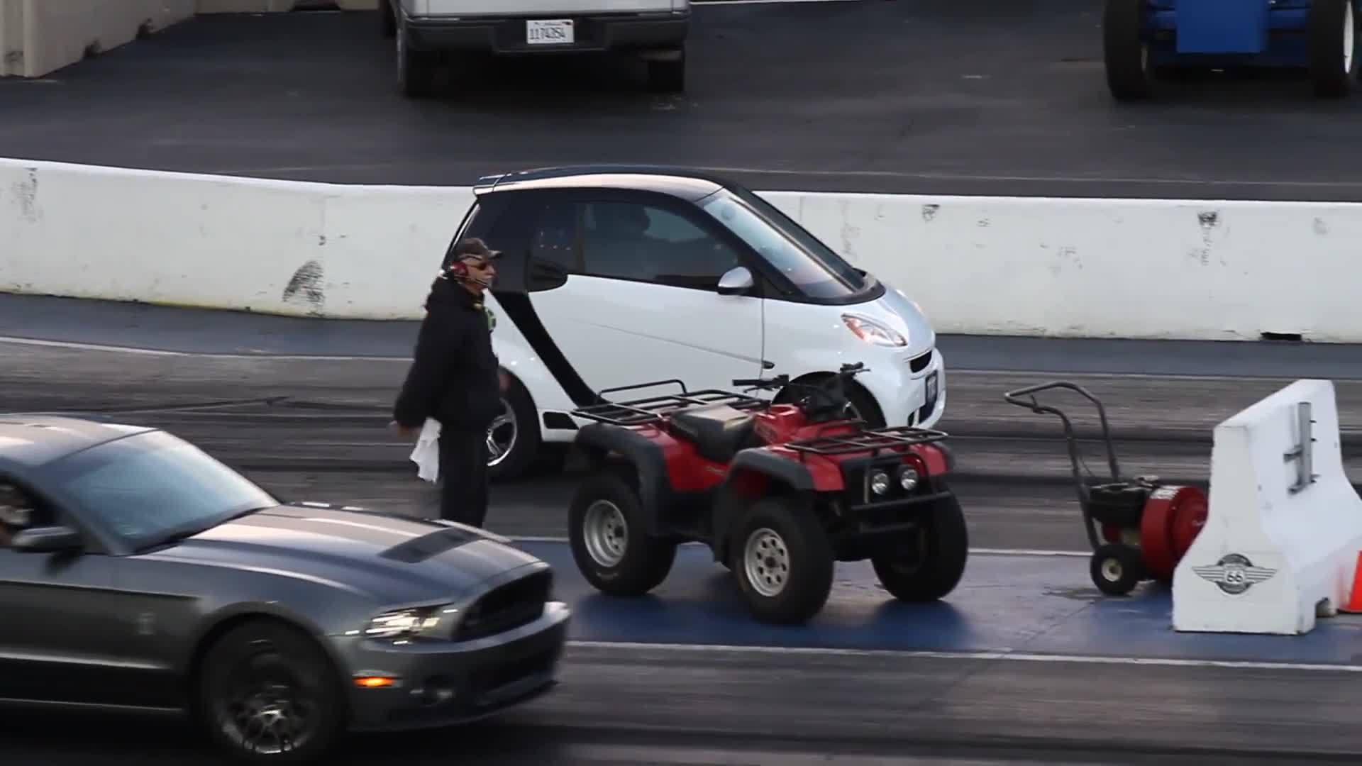 Souped Up Smart Car Outraces Two Shelby Mustangs Jukin Media Inc Smart Car Can Pops Wheelie And Outruns Mustang