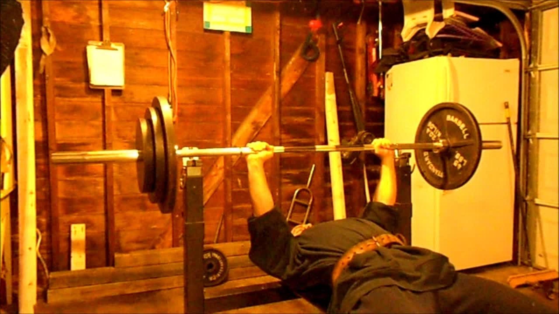 Dumbbell Disassembles And Falls Apart Unexpectedly While Guy Tries