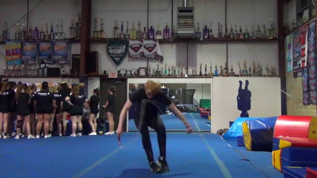 Guy Performs Awesome Jump Rope Tricks | Jukin Media Inc