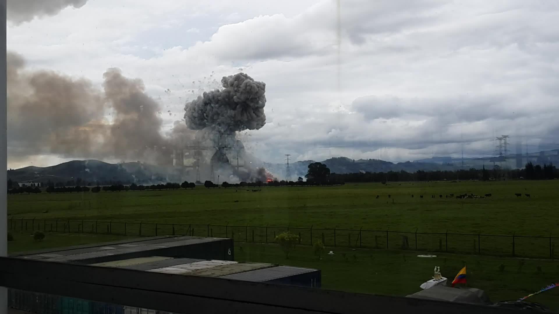 Lightning Makes Tree Explode Jukin Media Inc