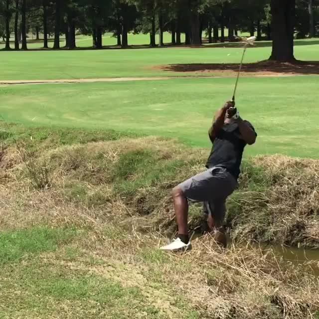 Golfer Falls into Lake Jukin Media Inc