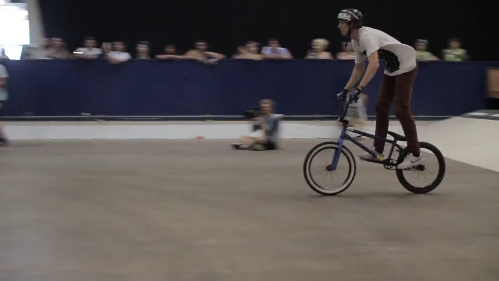 BMX Bike Falls Apart after Jump Jukin Media Inc