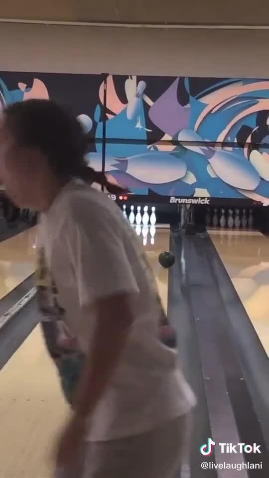 Girl Takes Amazing Bowling Trickshot With her Eyes Covered Jukin