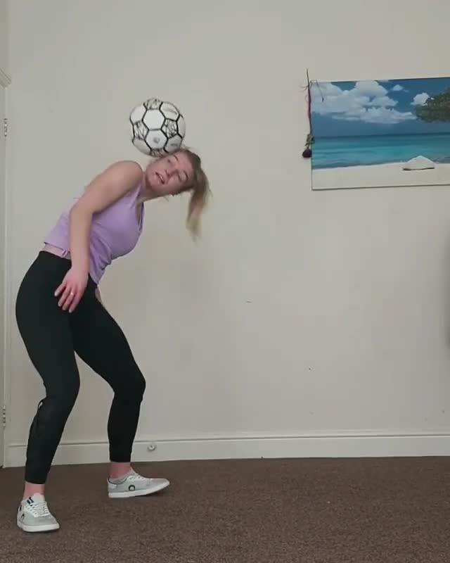 Woman Des Impressive Soccer Ball Juggling Jukin Media Inc
