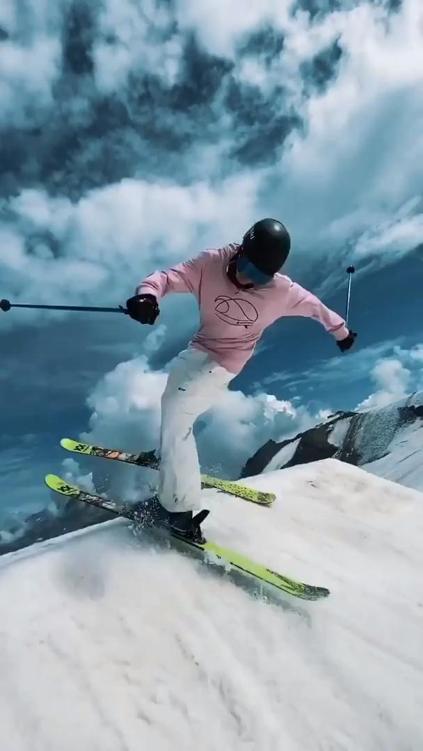 Guy Shows Amazing Tricks While Skiing on Glacier Jukin Licensing