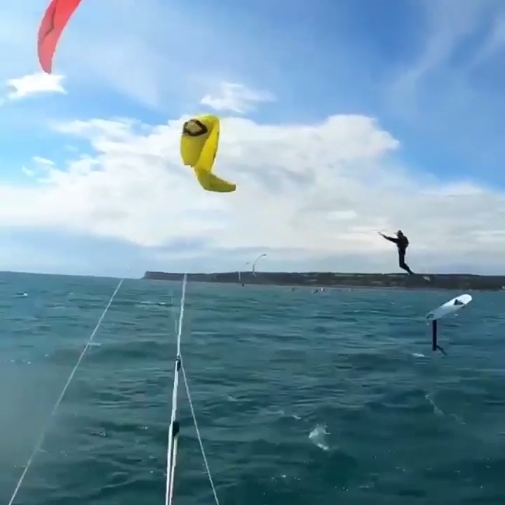 Kite Surfers Crash in Water After Their Kites Get Entangled Jukin