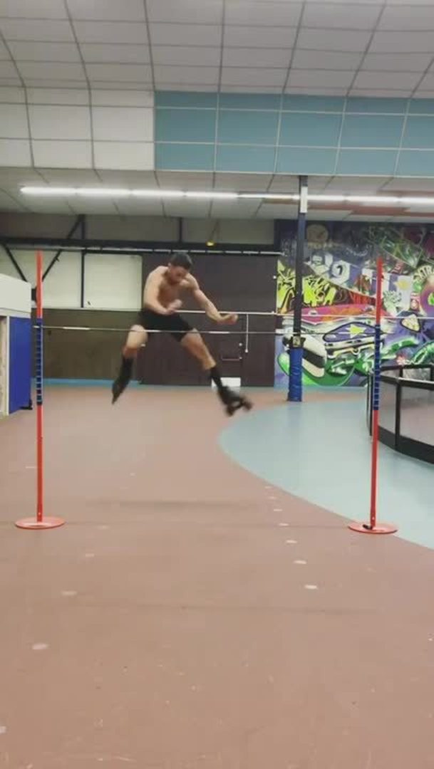 Guy Shows Impressive High Jump Over Horizontal Bar While Rollerskating