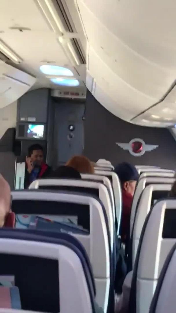 Flight Attendant Sings Opera on Airplane Jukin Licensing