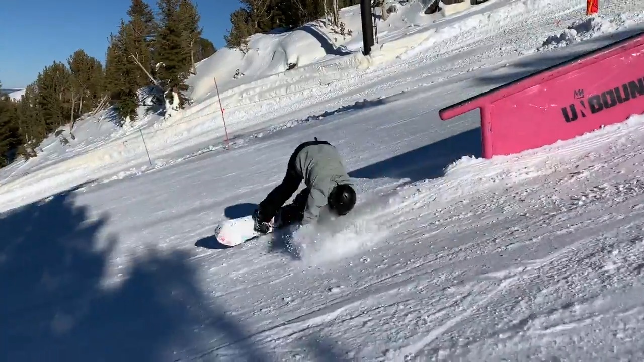 Girl Fails While Skiing as Her Feet Gets Stuck on Snowboard. Jukin