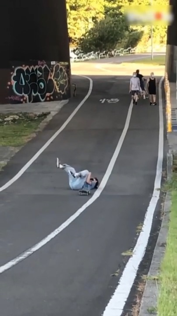 Girl Falls Flat on Face While Skating Downhill on Road Jukin Licensing