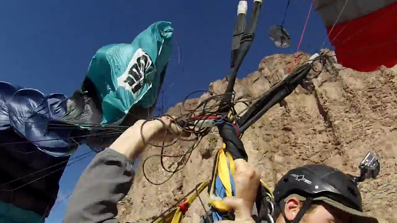 Base Jumpers Tangle Parachutes Jukin Licensing