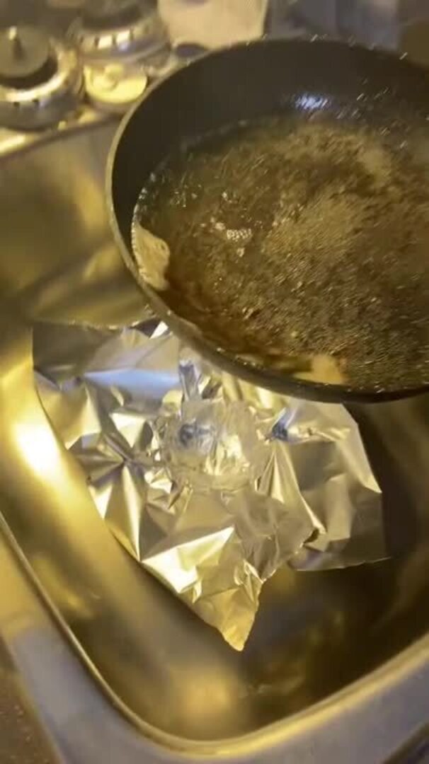 Person Demonstrates DIY Hack To Dispose Of Leftover Bacon Grease