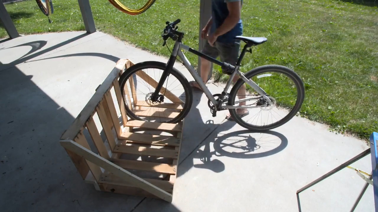 diy pallet bike rack