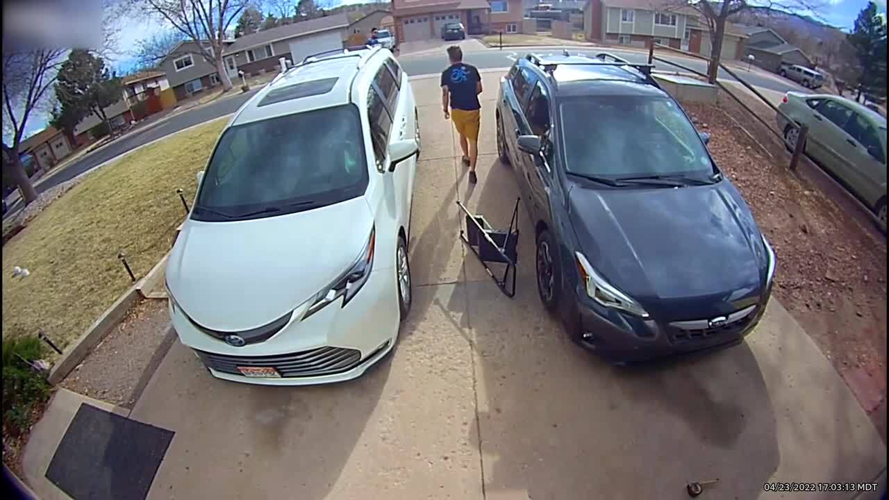Guy Falls off Ladder but Immediately Gets up to Retrieve Parcel Jukin