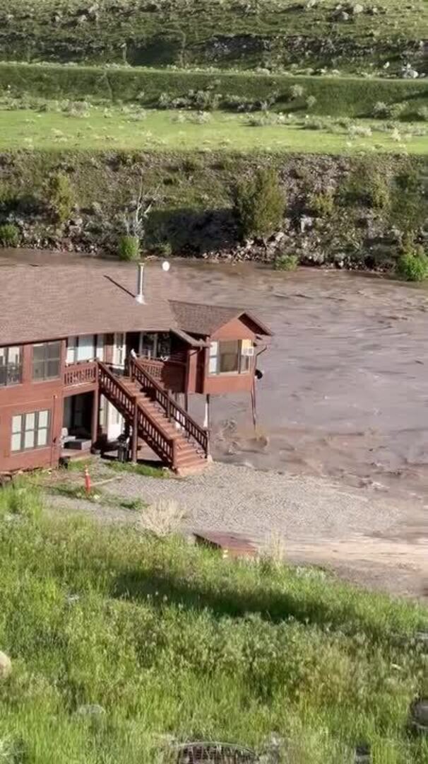 House Collapses into Yellowstone River After Record Flooding Jukin