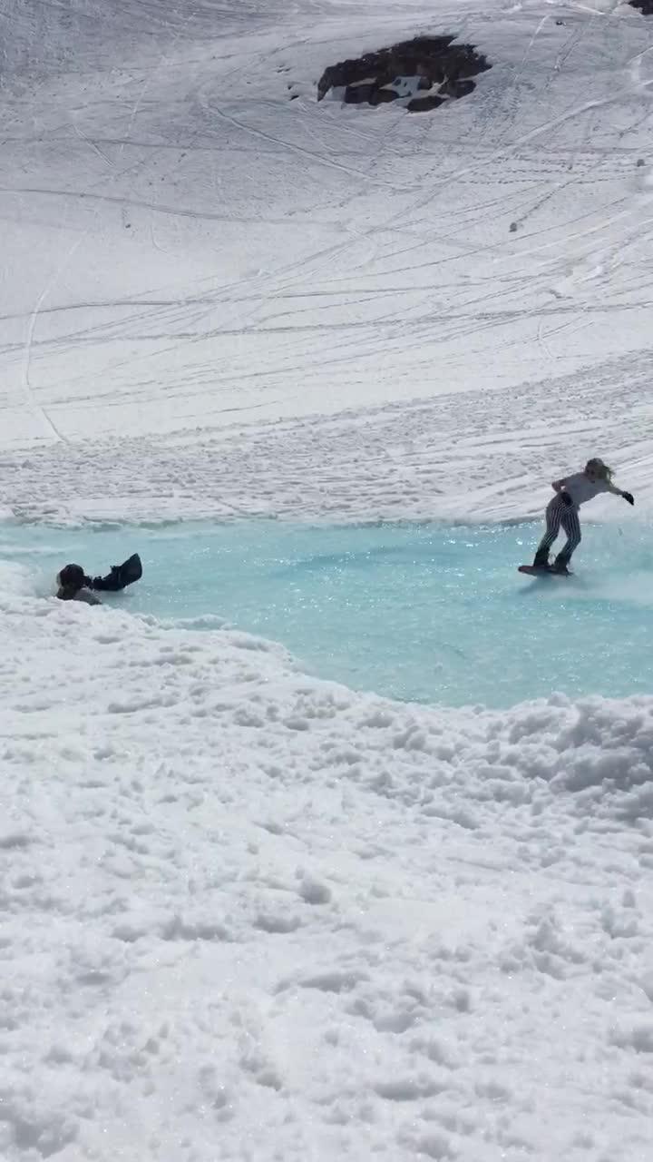Guy Trying to Skim Pond on Snowboard Falls in Freezing Water Jukin