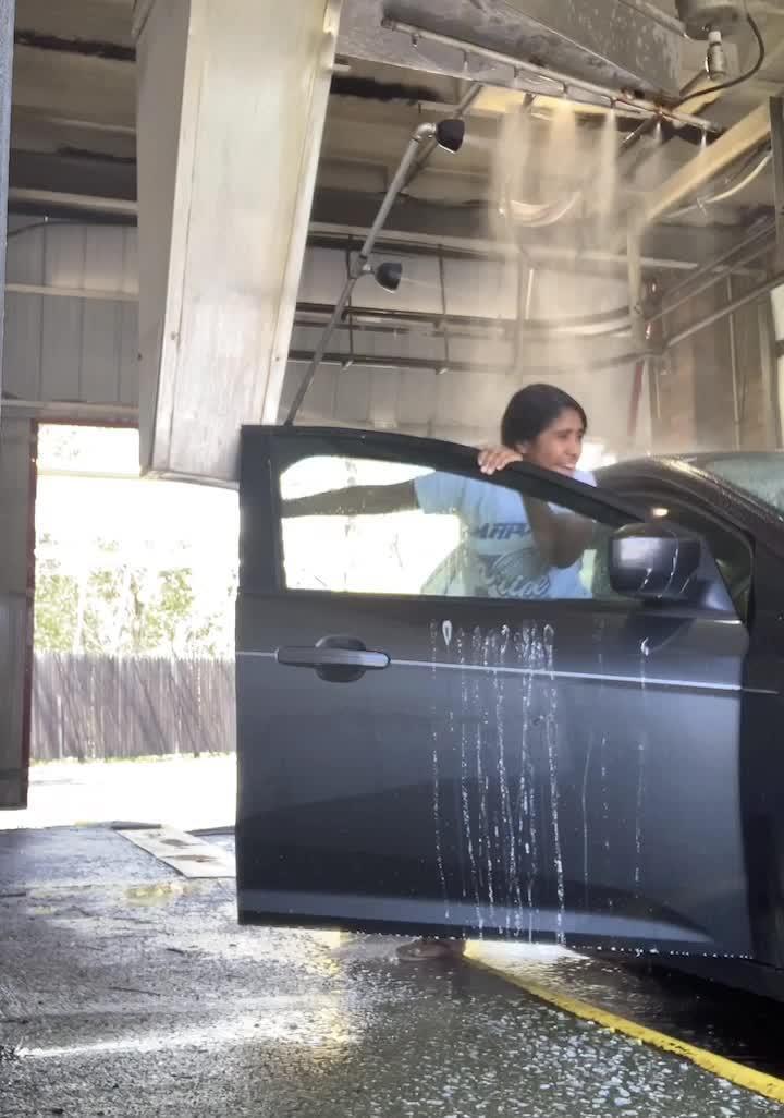 Open Car Door Gets Stuck During Car Wash Soaking the Interior Jukin