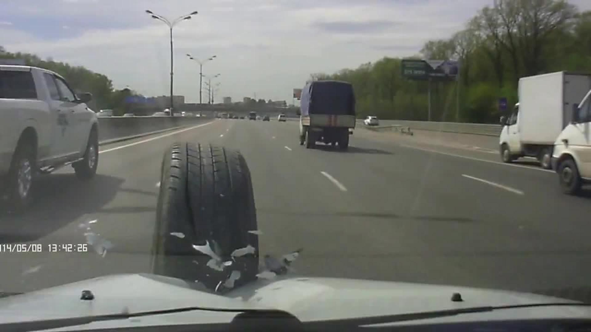 Tire Falls Off on Highway and Hits Car Going Opposite Way Jukin Licensing