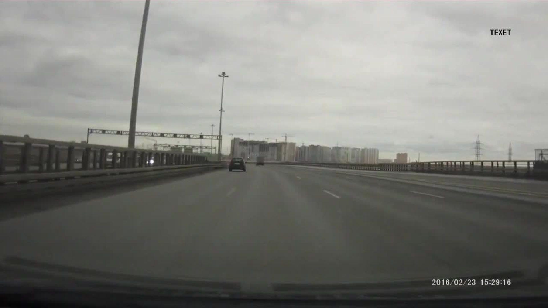 Truck Loses Wheels on Highway Jukin Licensing
