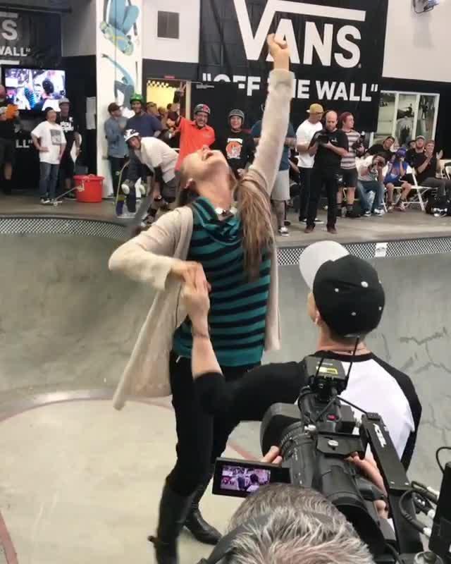 Skateboarder Proposes to Girlfriend Jukin Licensing