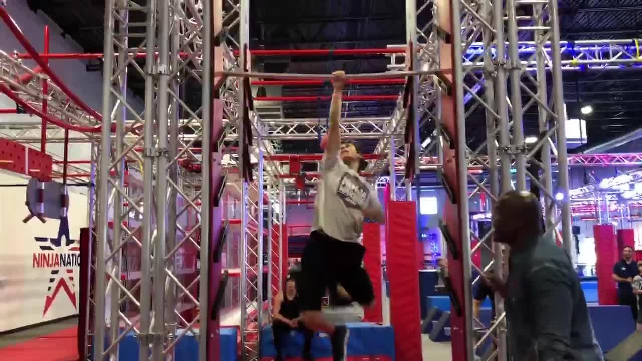 Guy Does Salmon Ladder Pull Ups by Using Only One Hand Jukin Licensing