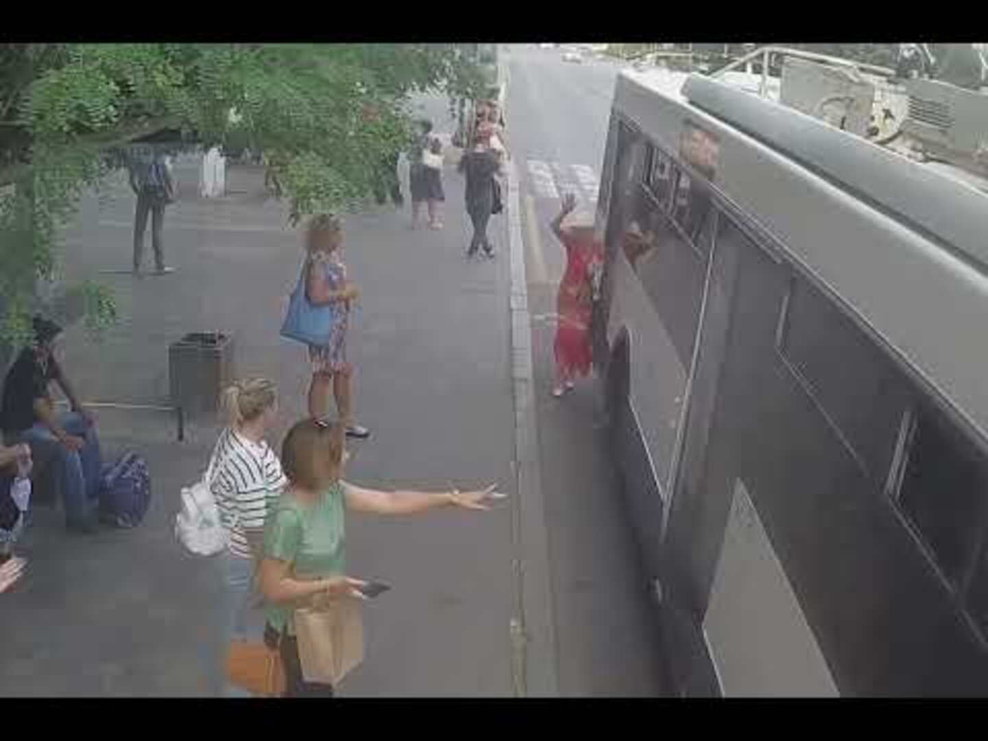 Woman Falls Down on Road As Her Bag Gets Stuck in Bus Door Jukin