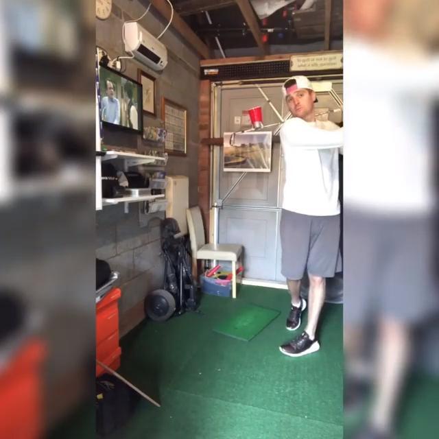 Guy Hits Golf Ball Back Into Cup Attached to Club Jukin Licensing