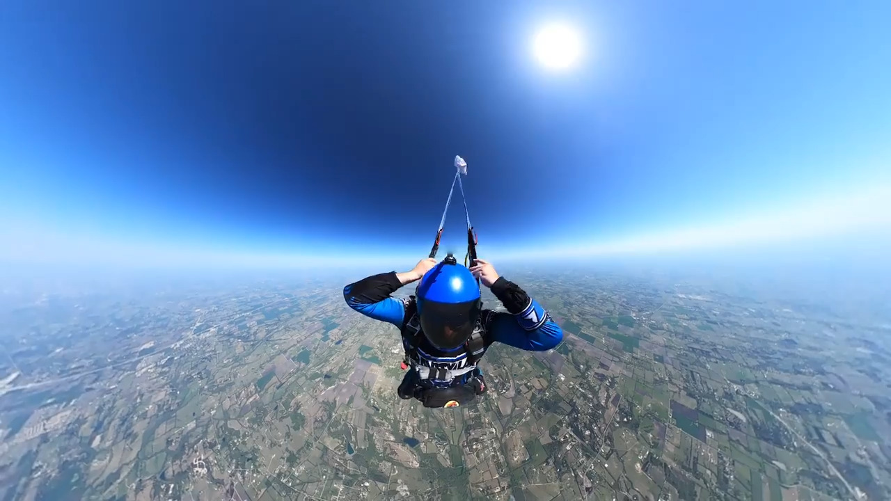 World Record Holder Deploys Reserve Parachute After Main Parachute