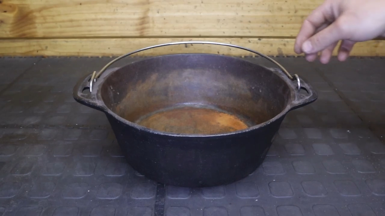 Person Shows How to Clean Rusty Cast Iron Jukin Licensing
