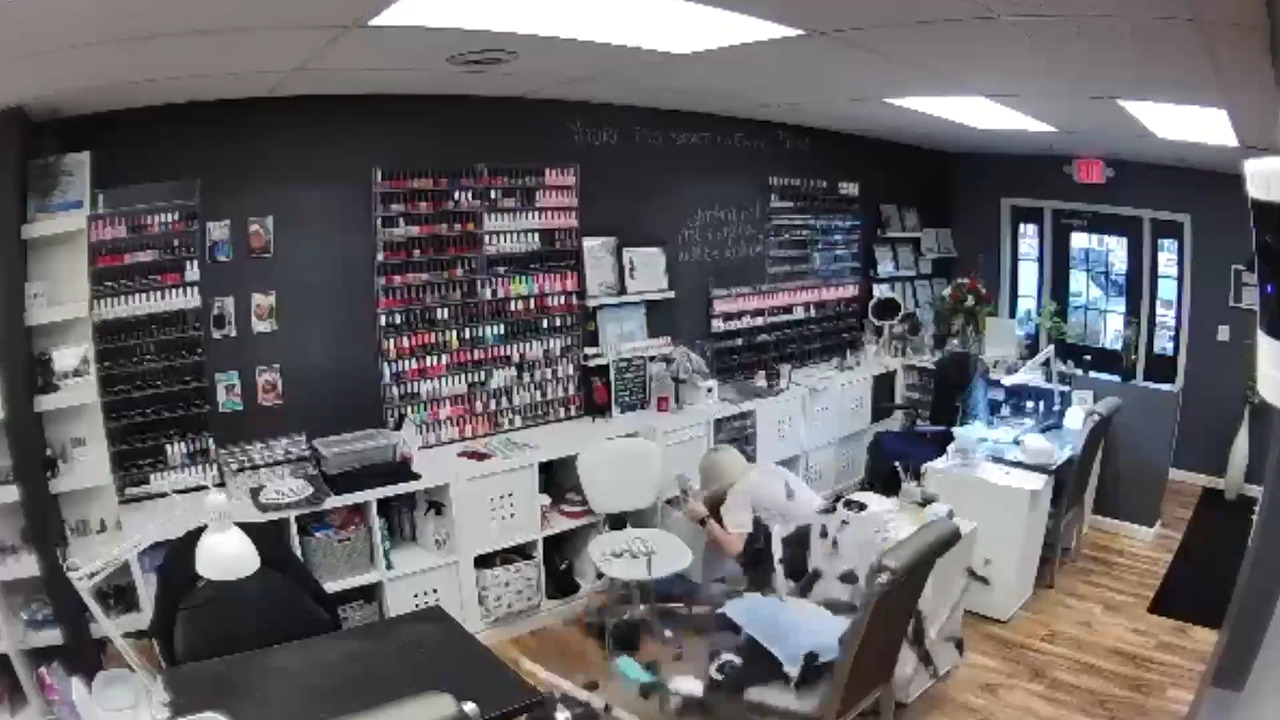 Glass Table Shatters Unexpectedly at Salon Jukin Licensing