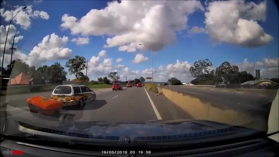 Wheel Falls off Trailer on Highway Jukin Licensing